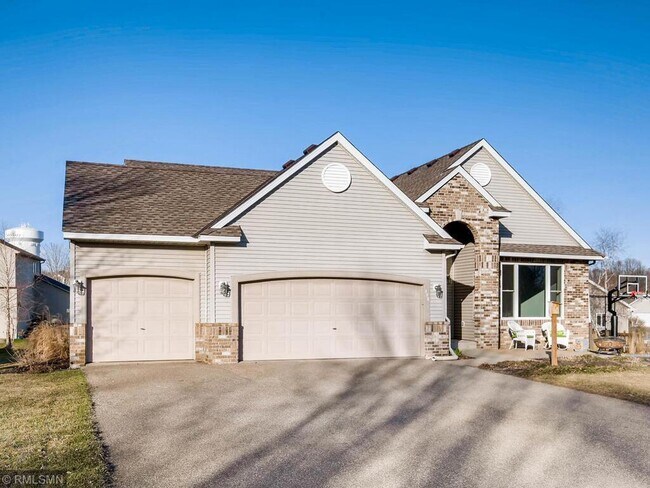 Building Photo - 222 Pendryn Hill Bay