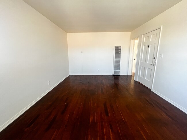 Foto del edificio - 12032 Magnolia Blvd