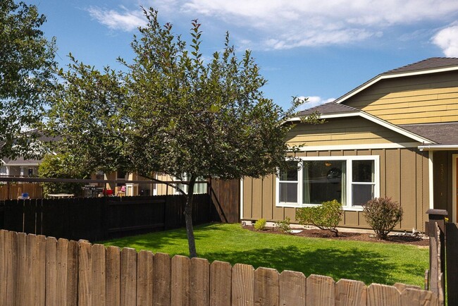 Building Photo - 3375 SW Obsidian Ave