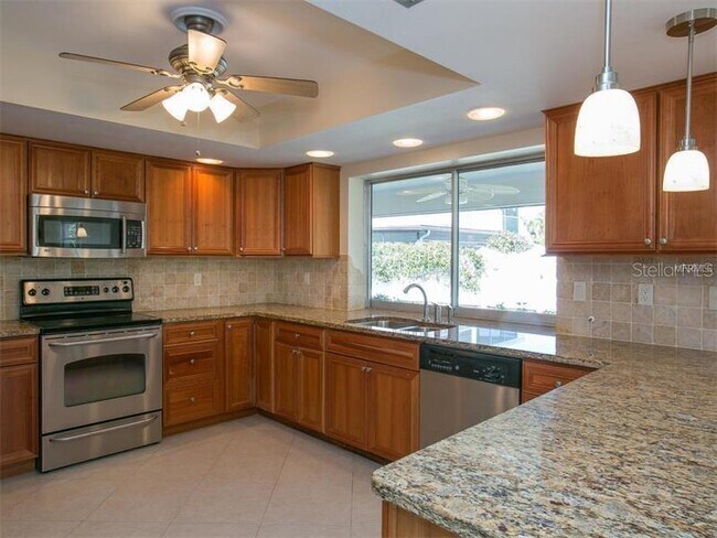 Foto del edificio - 602-604 4 Bays Dr