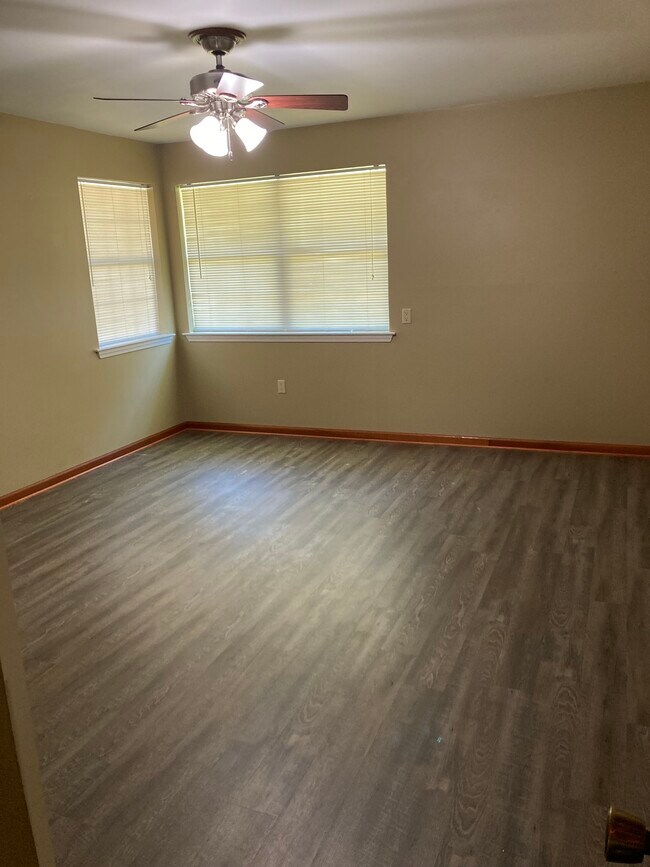 Foto del edificio - 232 Mimosa Ave