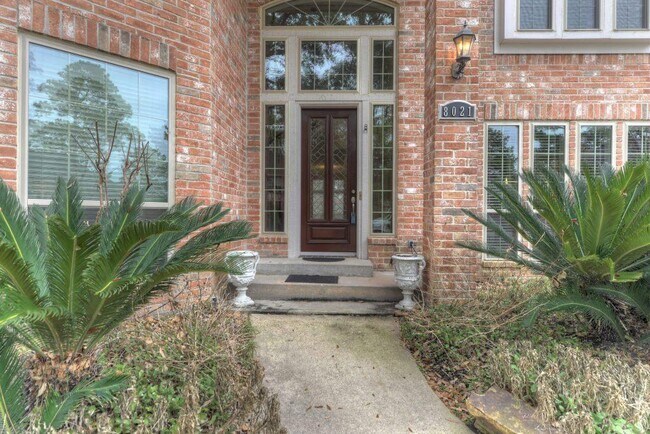 Building Photo - 8021 Hertfordshire Dr