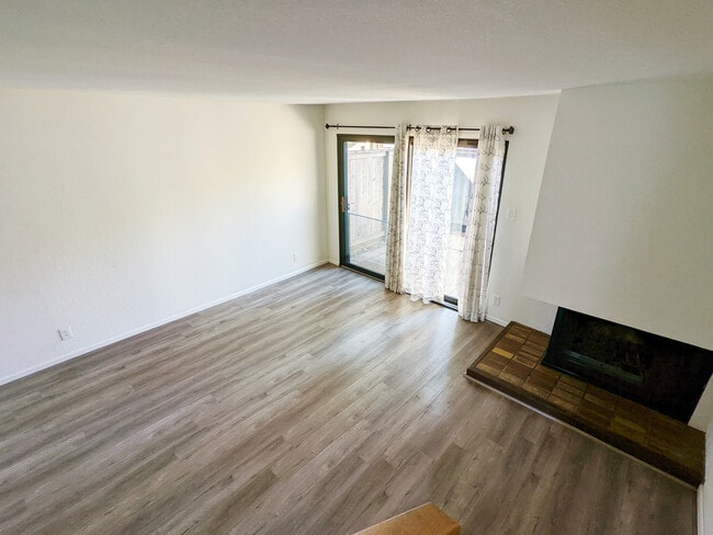 Foto del edificio - 3520 Shelter Creek Dr