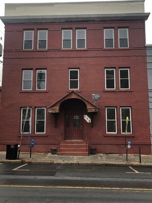 218 W Market St, Pottsville, PA 17901 Condo for Rent in Pottsville