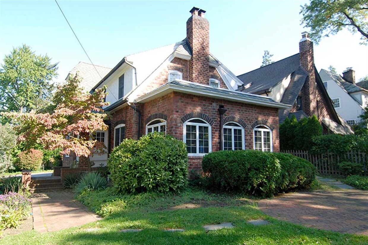Primary Photo - 21 Forest Park Ave