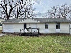 Building Photo - 910 Skyline Dr