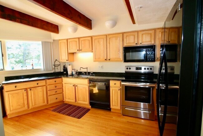 Building Photo - 34 Rockport Rd