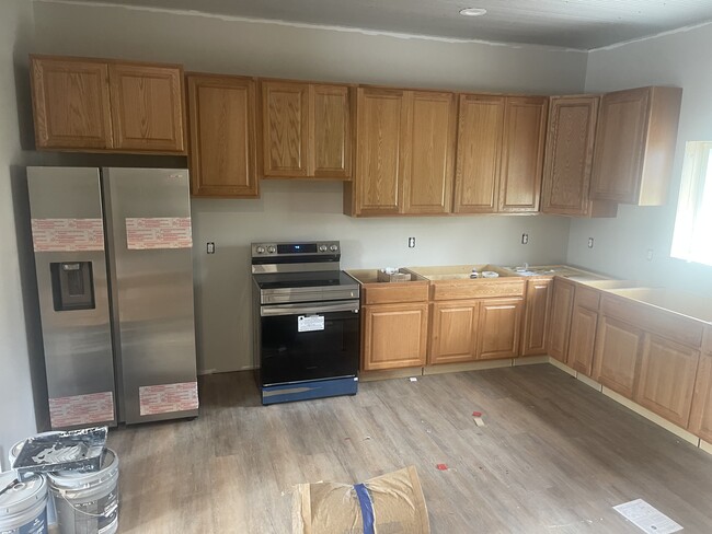 Building Photo - 7551 Riverside Dr