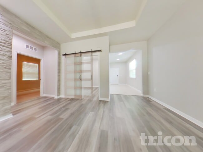 Foto del edificio - 2837 E Lake Pointe Dr