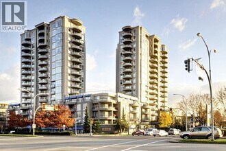 Building Photo - 8460-8460 Granville Ave
