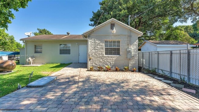 Building Photo - 4651 NW 23rd Ct