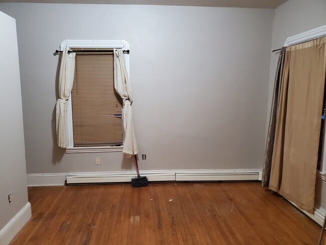 Front Bedroom - 61 Mascot St