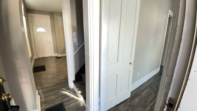 Foto del edificio - 1527 Chase Ave