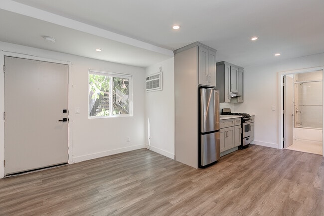 Building Photo - 4136 Grandview