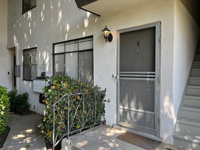 Foto principal - 3175 S Barrington Ave