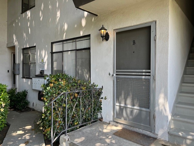 Building Photo - 3175 S Barrington Ave