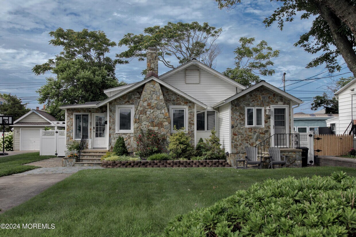 Primary Photo - 206 9th Ave