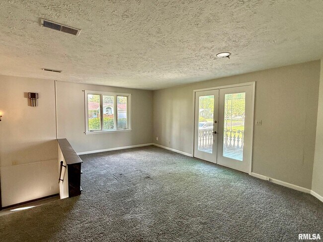 Building Photo - 105 Paradise Ct