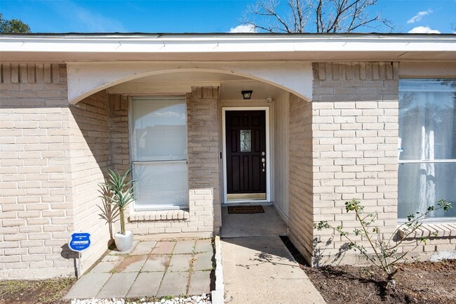 Building Photo - 2022 Crosscoach Ln
