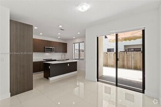 Building Photo - 535 SW 91st Pl