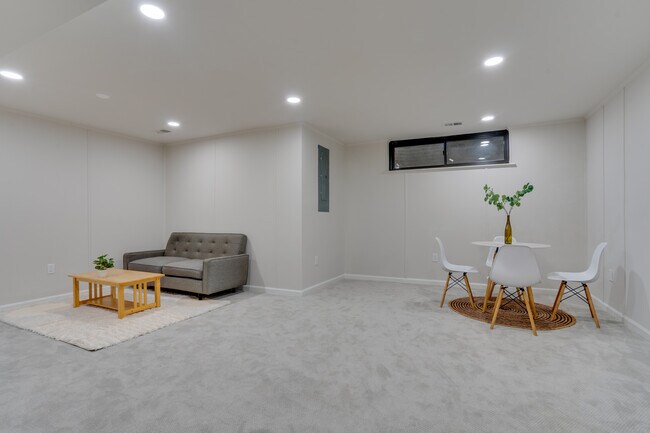 Foto del edificio - 7917 Schuyler Ct