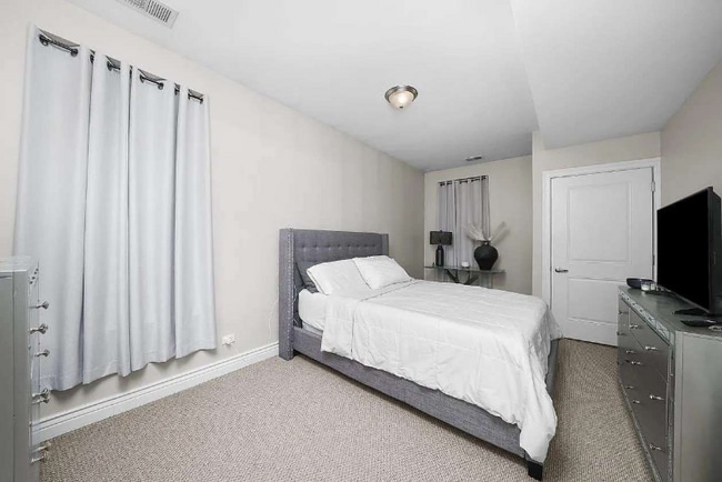 Foto del edificio - 6614 W 65th St