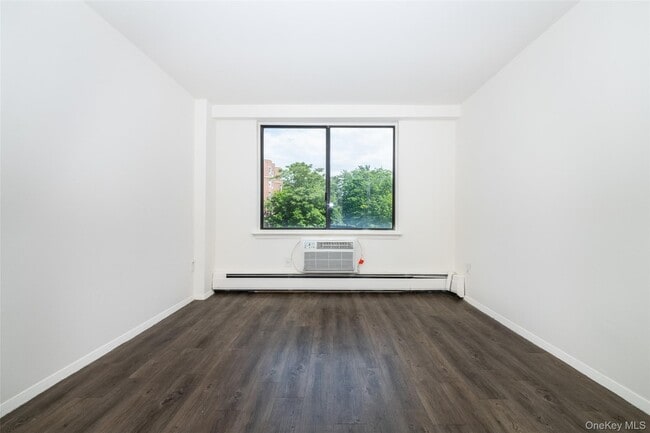 Building Photo - 7 Lake St