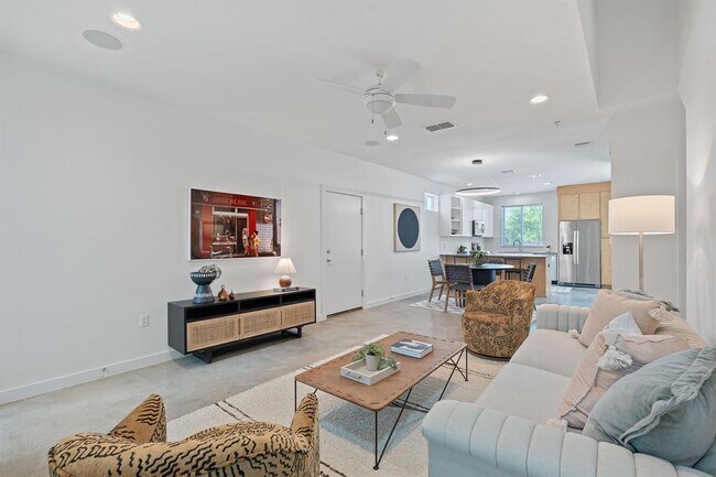 Foto del edificio - 705 N Bluff Dr