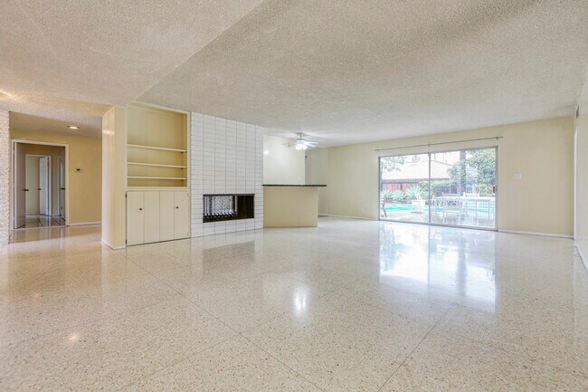 Foto del edificio - 6711 S Halm Ave