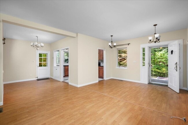 Building Photo - Elegant Multi-Level Brick Residence with O...