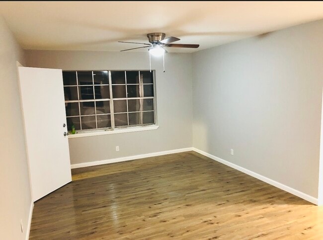 Building Photo - 203 Main St