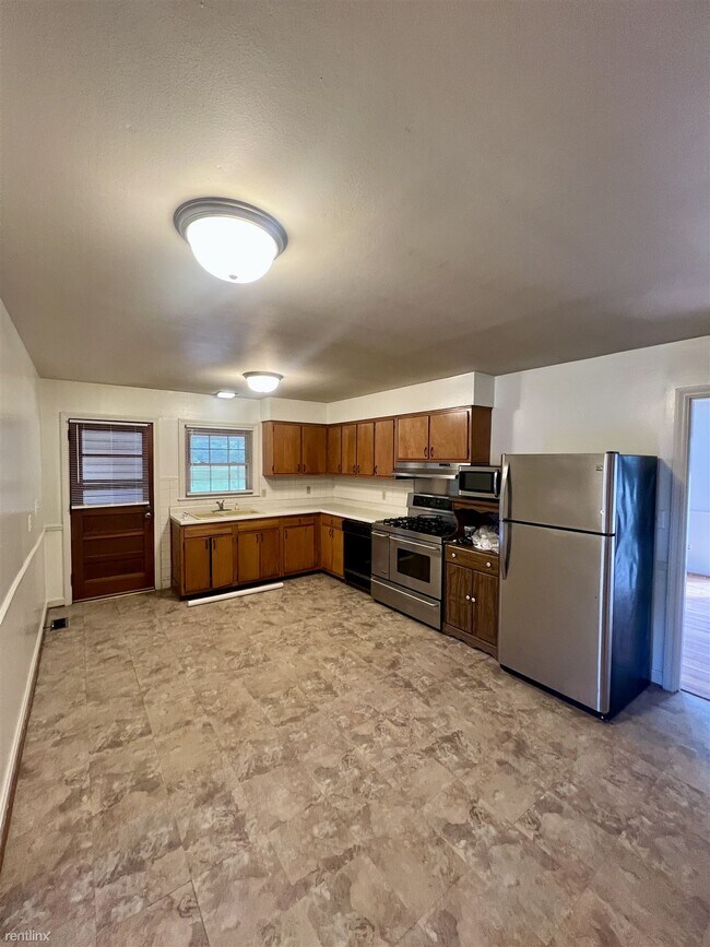 Building Photo - 3 br, 1 bath House - 629 Rand Rd