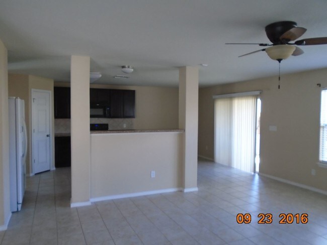 Building Photo - 427 Walnut Crest