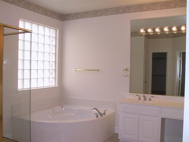 Building Photo - 1808 Pecan Valley Dr