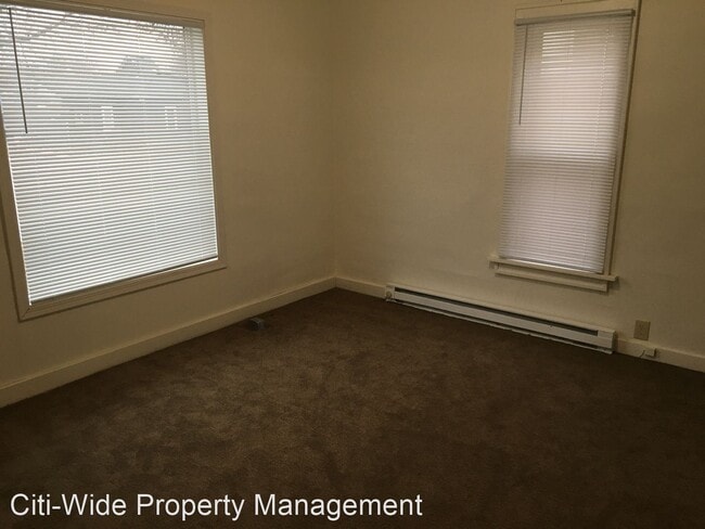Building Photo - 4 br, 1.5 bath House - 213 4th St NE