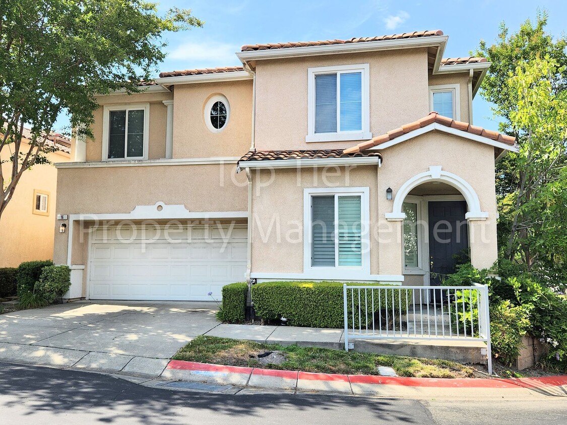 Primary Photo - Stunning Newly Remodeled 4 bed / 2.5 bath ...