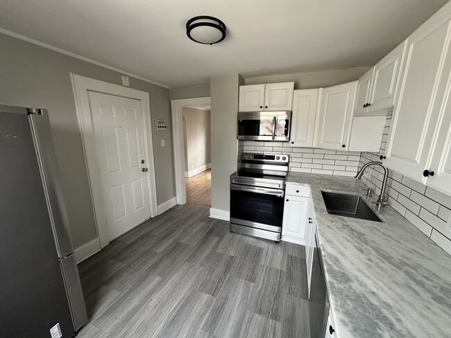 Building Photo - 318 Channing St