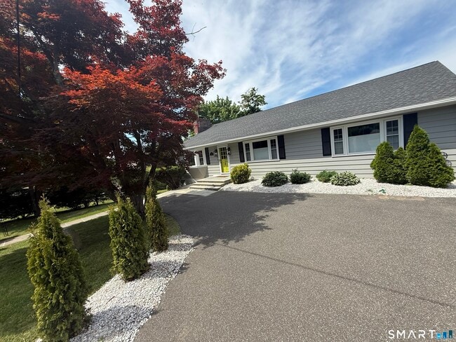 Building Photo - 16 Candlewood Acres Rd