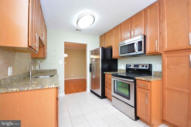 Building Photo - 304 Hilltop Ln
