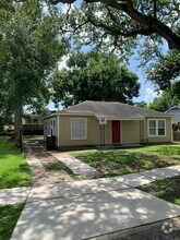 Building Photo - 4877 Montegut St