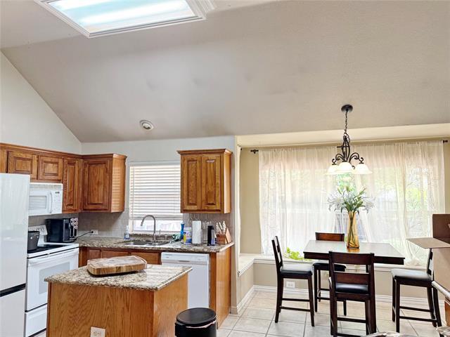 Building Photo - 10711 Sweet Water Dr