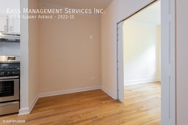 Building Photo - 2922 N Albany Ave