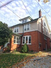 Building Photo - 239 Queen St S