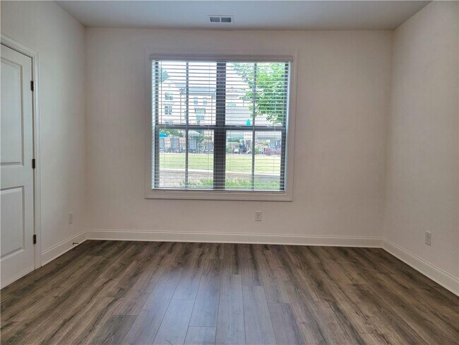 Foto del edificio - 3691 Ample Ave