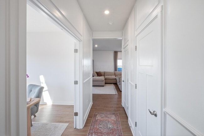 Building Photo - 484 Creekside Dr