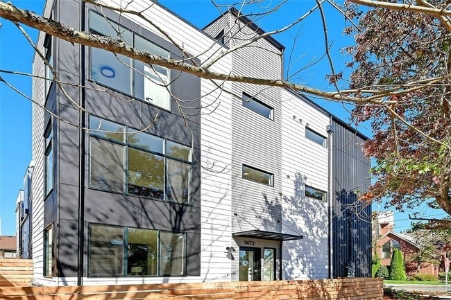 Photo - Modern 3-Bed Townhome with Rooftop Decks &...