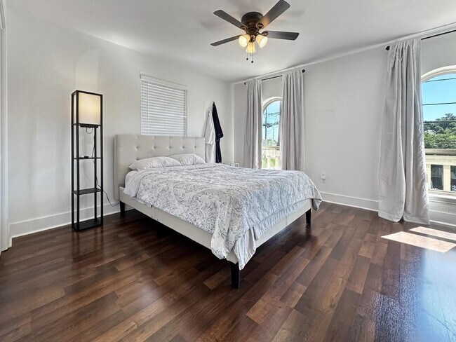 Foto del edificio - 816 Houma Blvd