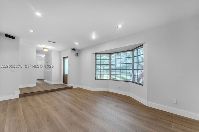 Building Photo - 9121 Ridgeland Dr