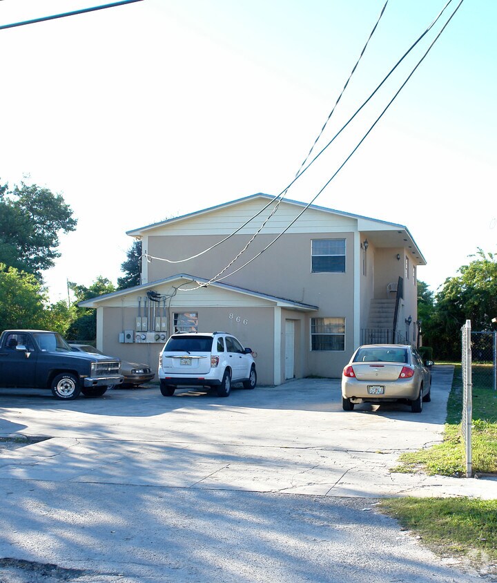 Foto principal - 866 NW 70th St