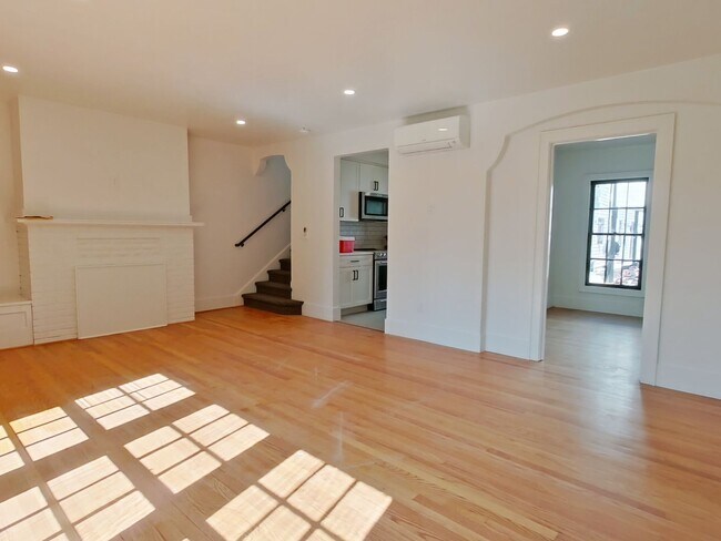 Building Photo - The Amber